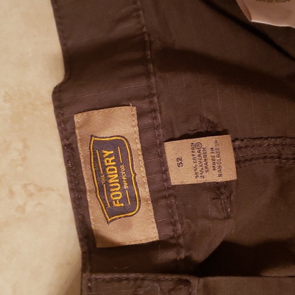 Men's shorts - Picture 2 of 3